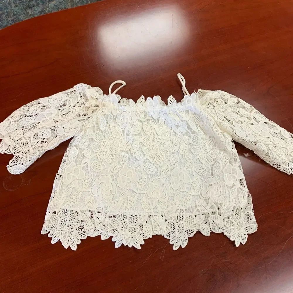 ASTR The Label White Lace Off the Shoulder Spaghetti Strap Blouse sz S NWOT